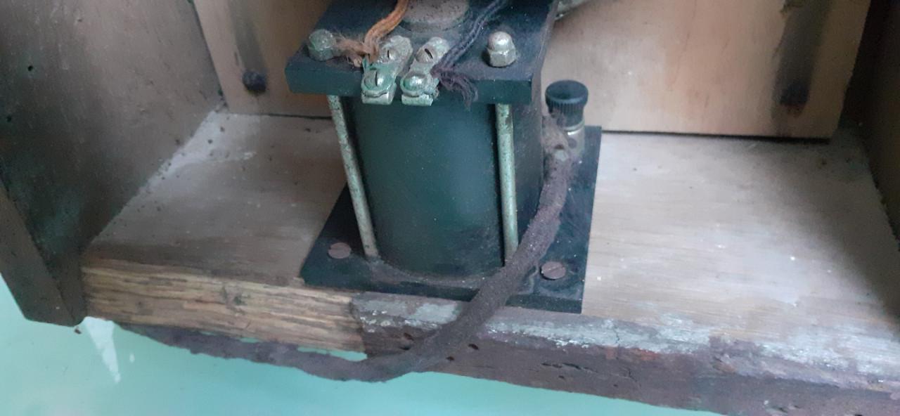 Antieke radio luispspreker  active uit jaren 50