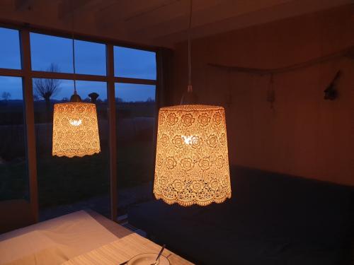 2 landelijke lampenkappen diameter 20