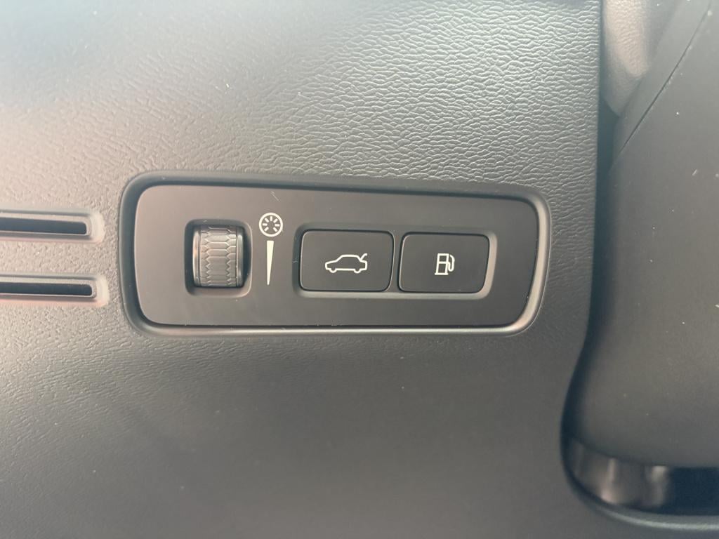 Volvo XC40 1.5 t5 plug-in hybrid ultimate dark