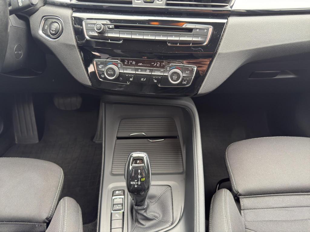 BMW X1 sdrive18i executive | verwarmde sportstoelen | camera | led | trekha