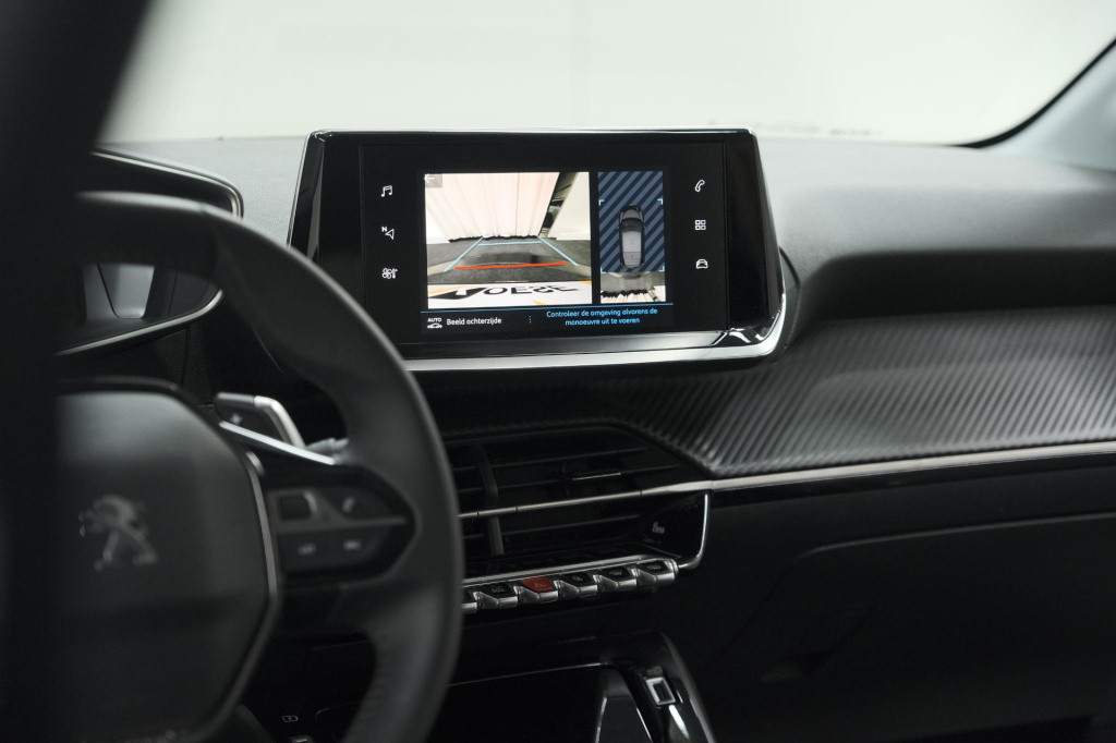 Peugeot 208 puretech 100 eat8 allure pack | camera | apple carplay | parkee