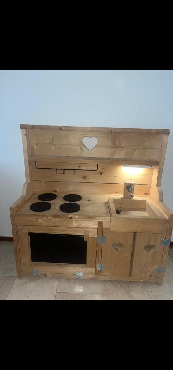 Steigerhouten speelkeuken