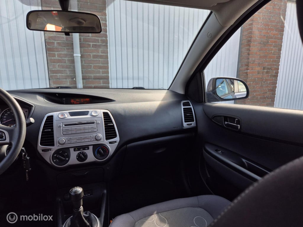 Hyundai I 20 1.2i dynamicversion / 5-deurs / dealeronderhouden/ airco / par