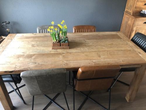 Teakhouten tafel