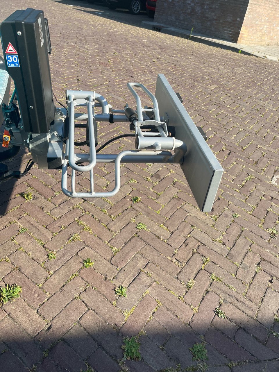 Elektrische fietsendrager met lift