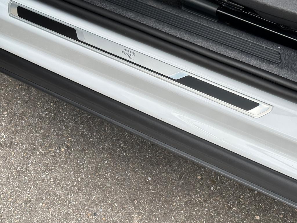 Volkswagen T-cross 1.5 tsi 150pk dsg r-line | camera | trekhaak | navi | ad