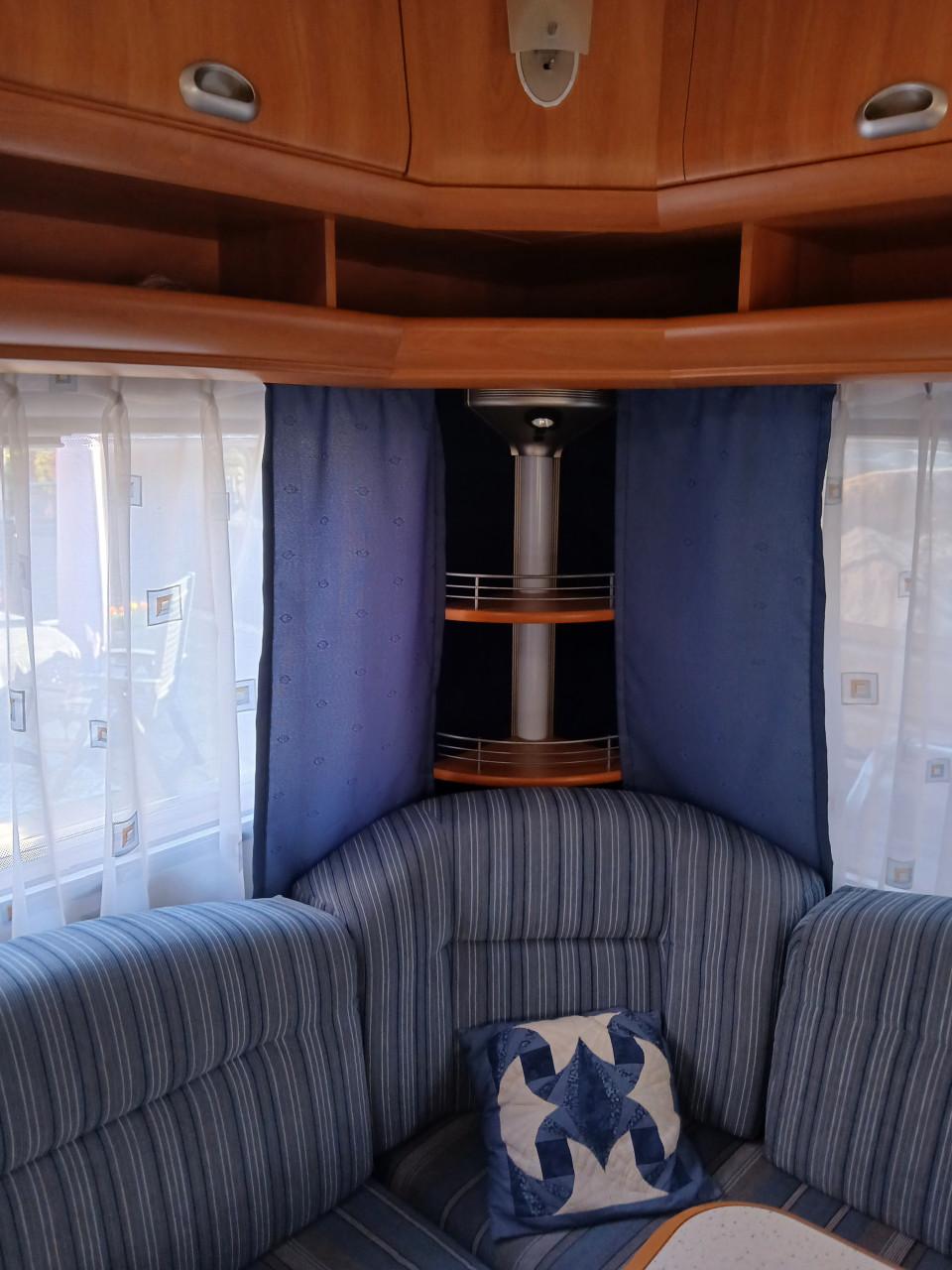 Caravan Hobby met mover en fietsendrger, zgan. voortent en luifel