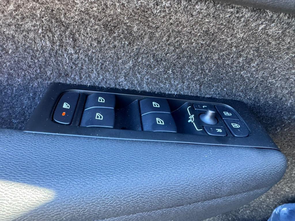 Volvo XC40 recharge p8 awd r-design