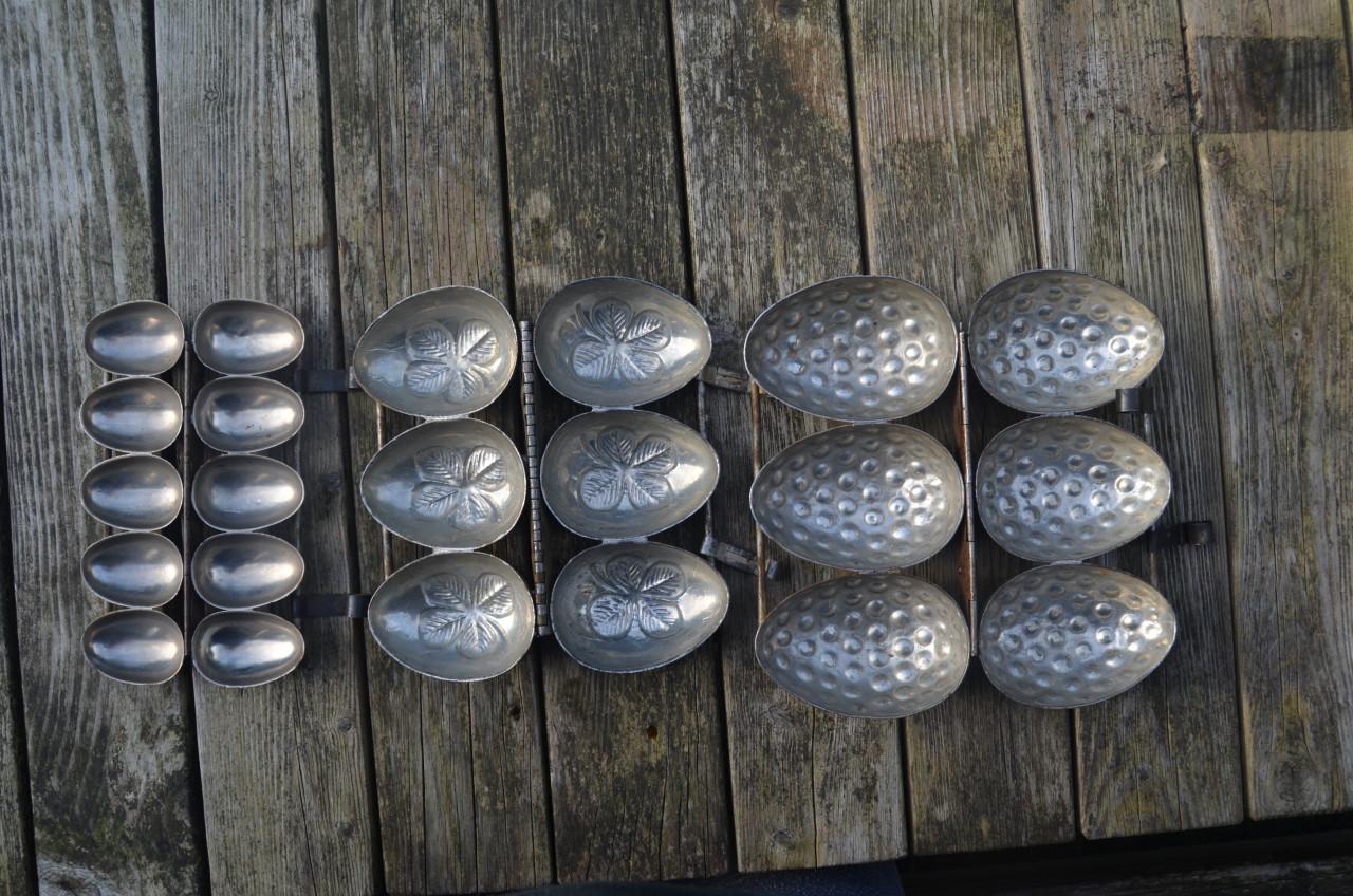 3 Antieke mallen voor chocolade eieren