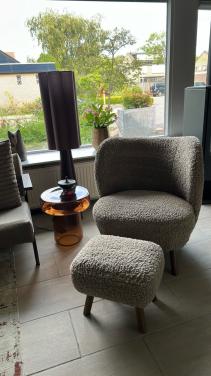 Fauteuil met bijpassend voetenbankje. als nieuw 175,00.