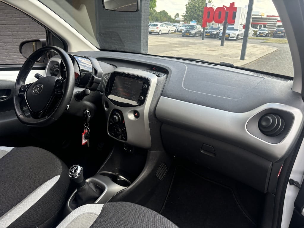 Toyota Aygo 1.0 vvt-i x-play // 1e eigenaar // 16.000km! //