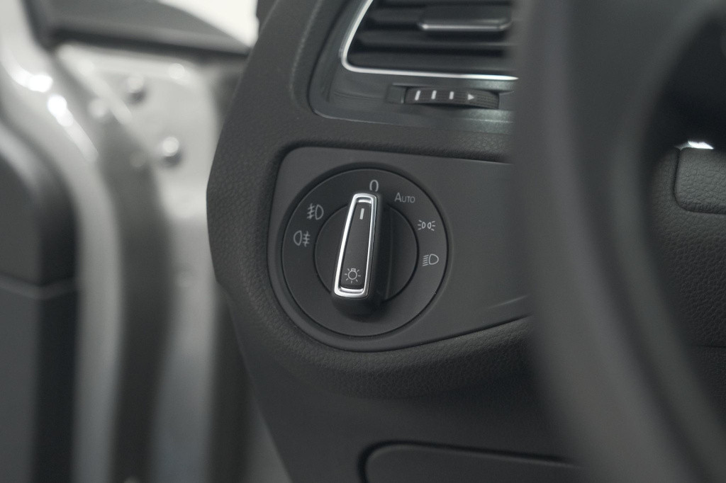 Volkswagen Golf 1.0 tsi 110pk highline | adaptieve cruise control | apple c