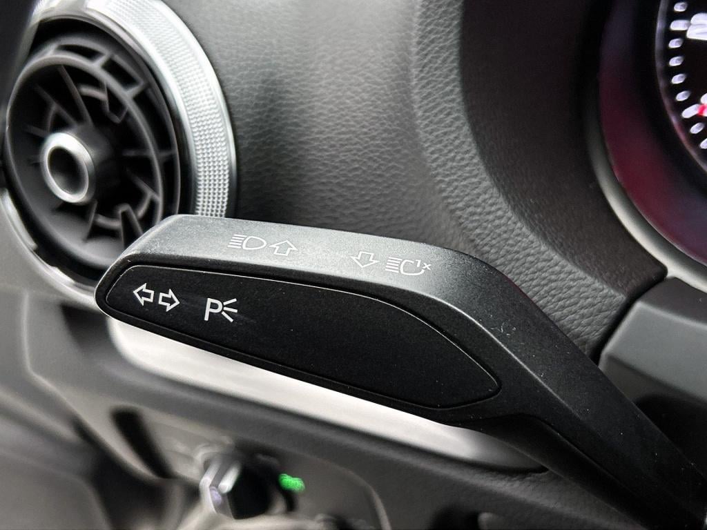 Audi A3 limousine 1.0 tfsi s line | navigatie | afgevlakt sportstuur | spor