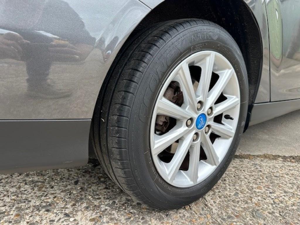 Ford Focus 1.0 titanium edition
