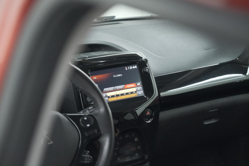 Peugeot 108 1.0 e-vti allure top! | elektrisch vouwdak | trekhaak | camera 