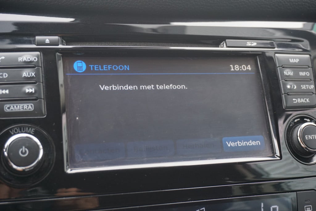 Nissan Qashqai 1.2 n-connecta airco / navi / camera / cruise / pano / trekh