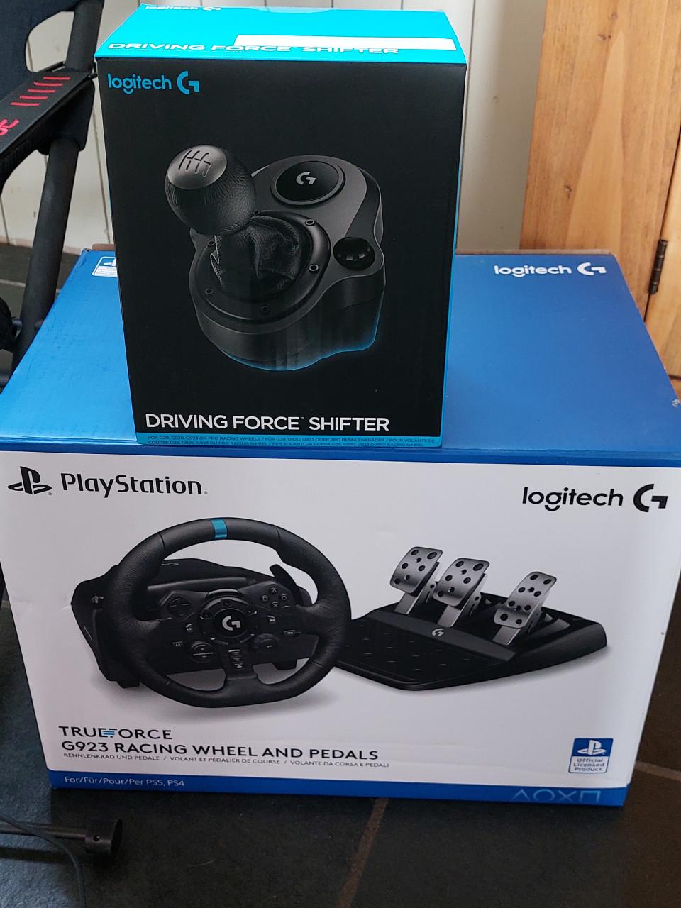 Playseat Challenge met Logitech G923 racestuur en shifter