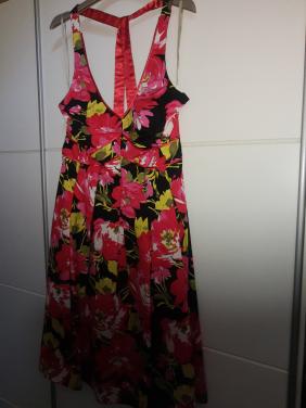 Zonnige bloemjurk metopen rug 12,50