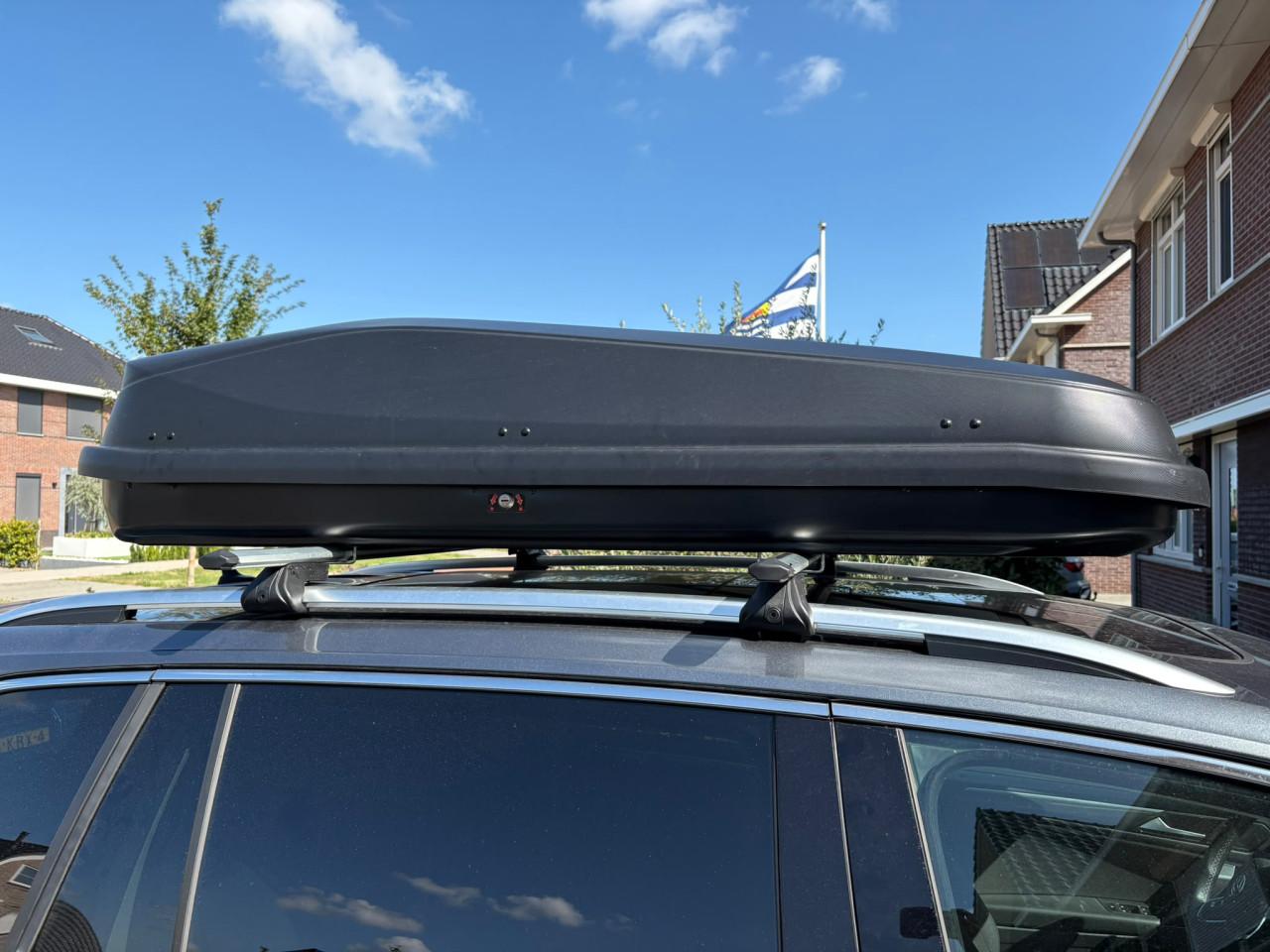 Dakkoffer 530L + dakdragers te huur
