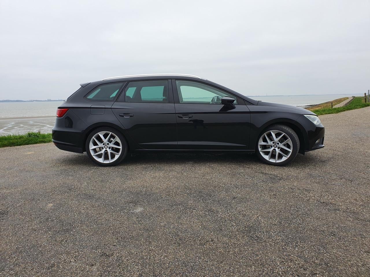 Seat Leon 1.6 TDI 2014 Trekhaak Zwart