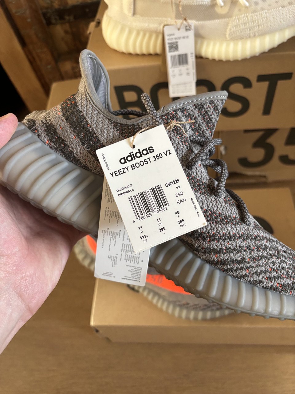 YEEZY 350 V2 Beluga Reflective maat 46