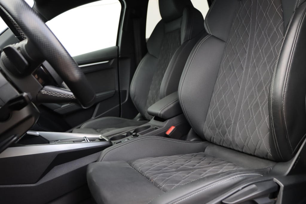 Audi A3 sportback 40 tfsi e s edition 204pk s-tronic