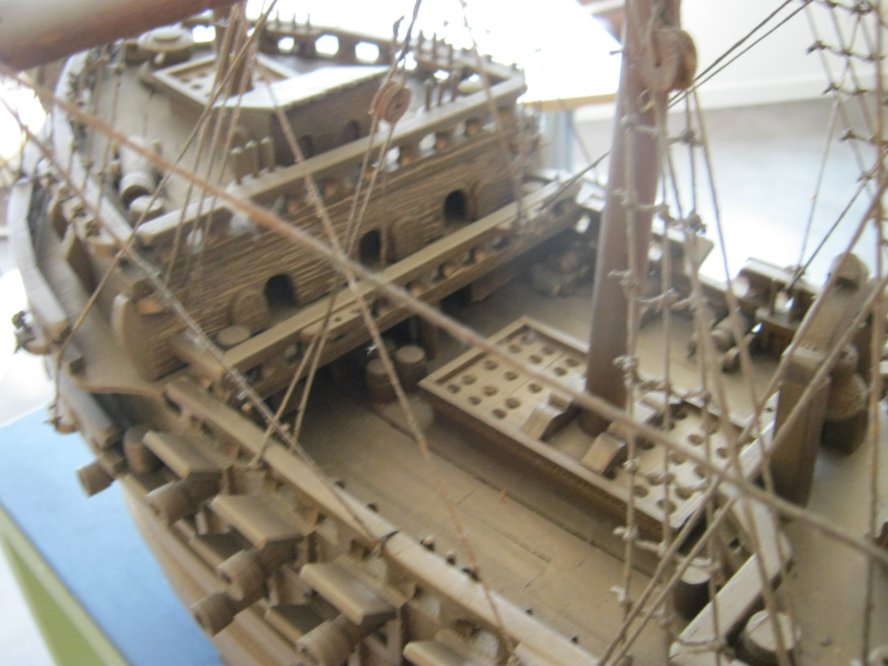 Volledig houten schip.