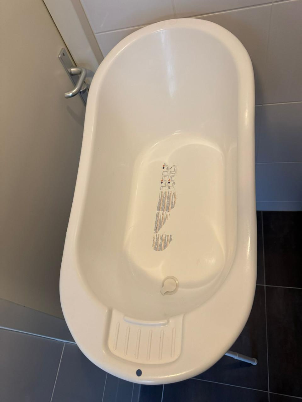 Badje met afvoer slang