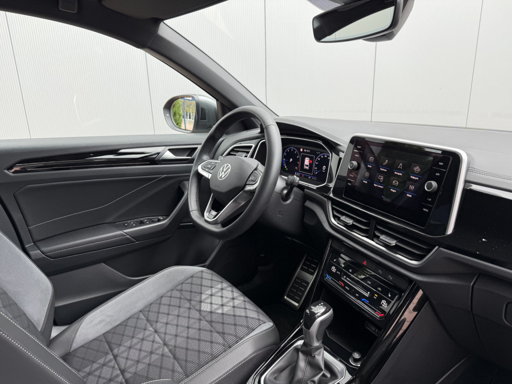 Volkswagen T-roc 1.5 tsi 150pk dsg r-line | acc | side assist | camera