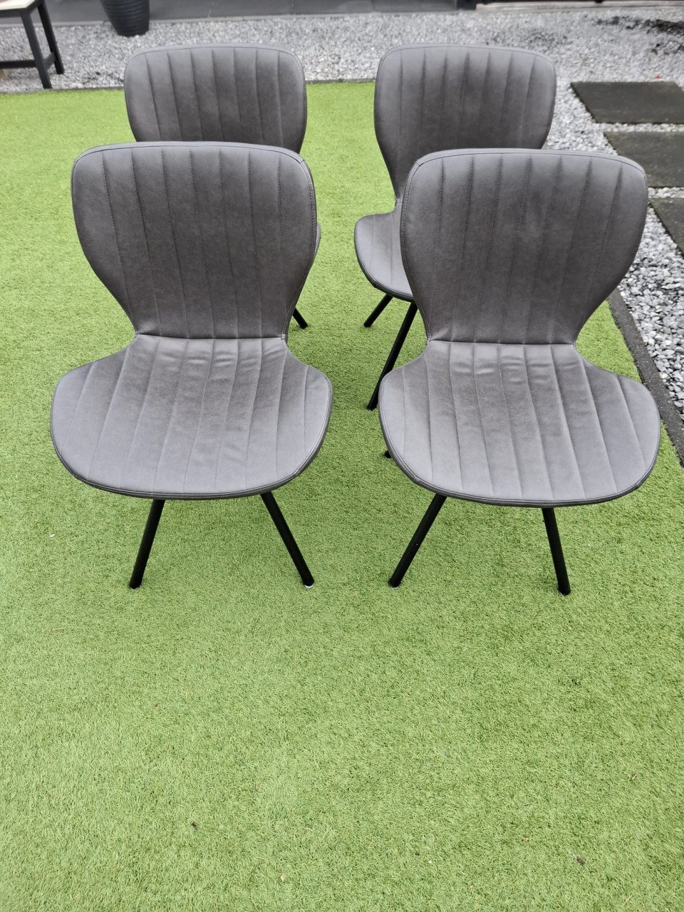 Eetkamerstoelen 4 stuks GRATIS