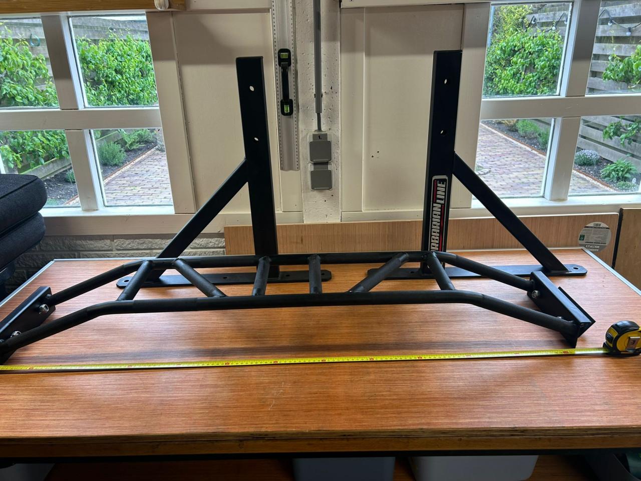 Barbarian line pull up bar