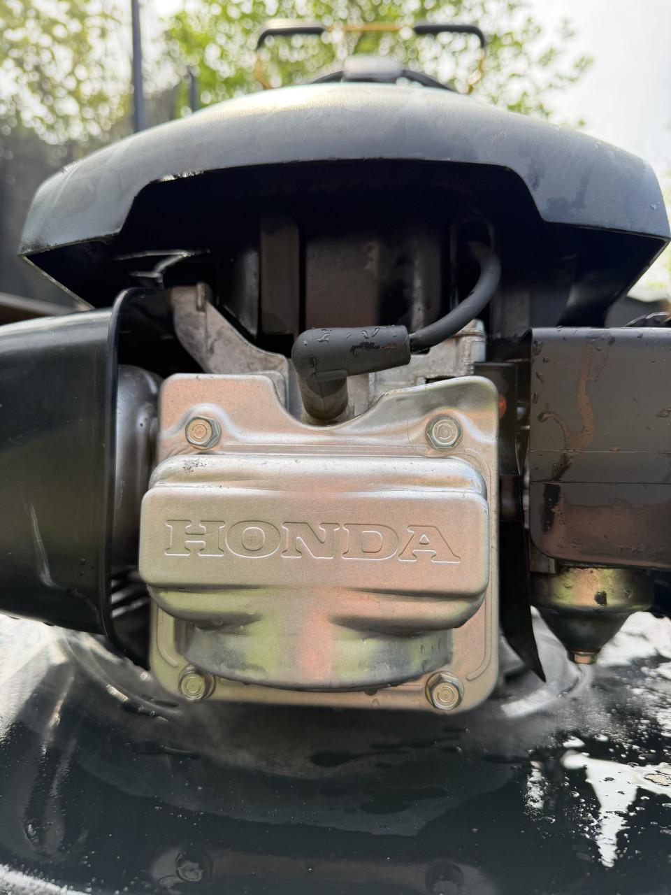 Zelf aangedreven grasmaaier met Honda motor