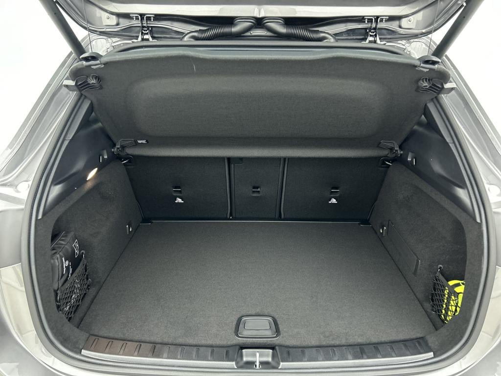 Mercedes-Benz Gla-klasse 180 business solution amg | nightpakket | trekhaak