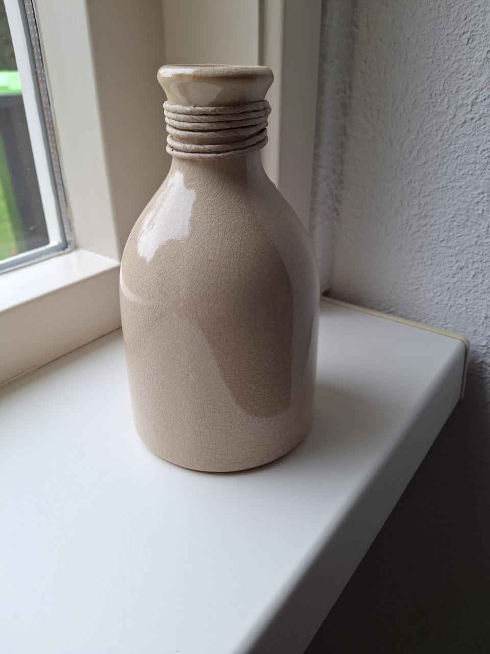 Decoratief vaasje van leenbakker