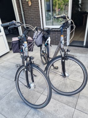 Mooi set elektrische fietsen.