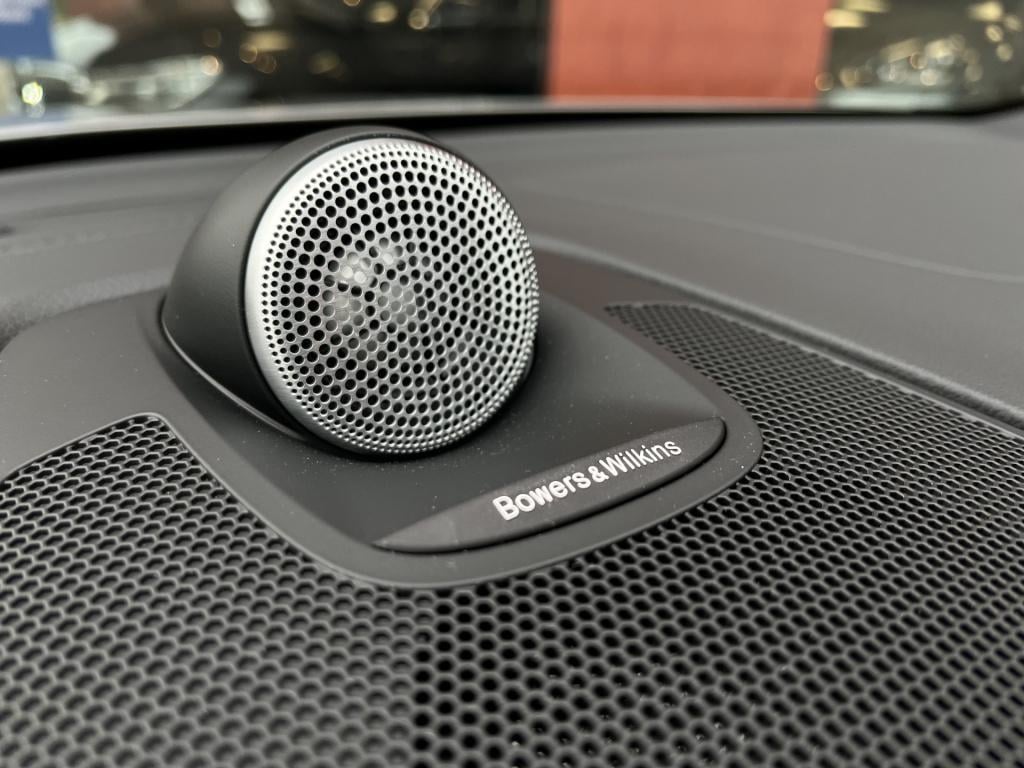 Volvo XC60 2.0 t8 plug-in hybrid awd polestar engineered | bowers&wilkins |
