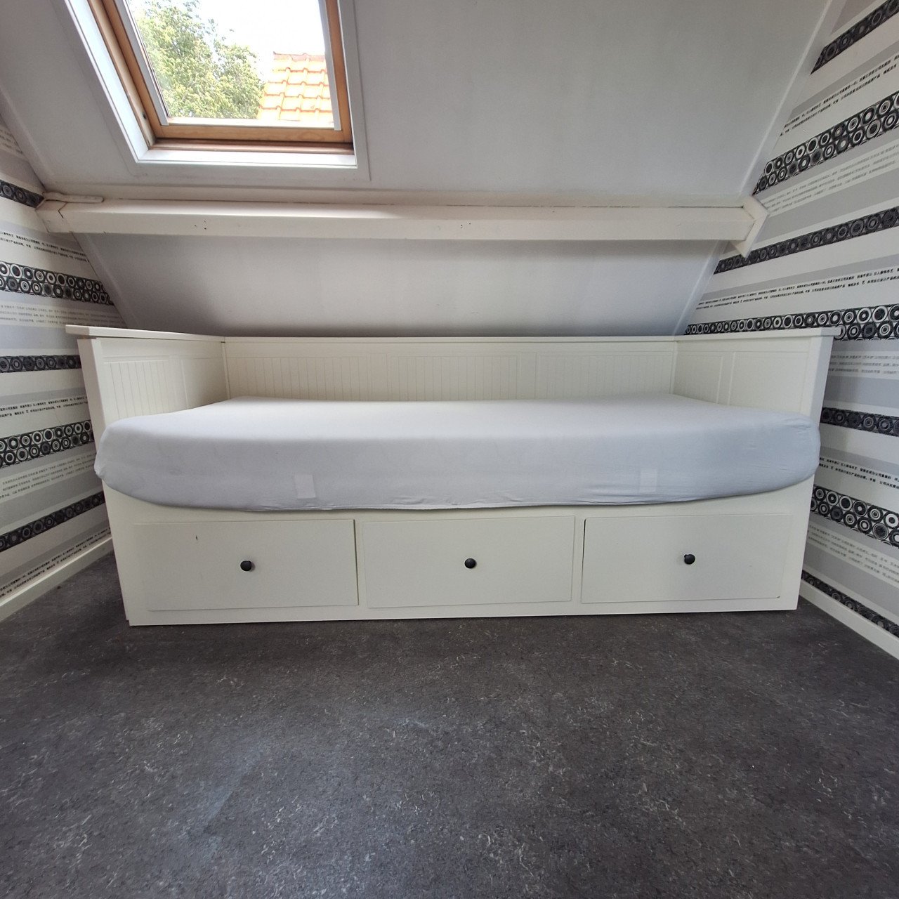 Uitschuifbare bedbank met 3 lades