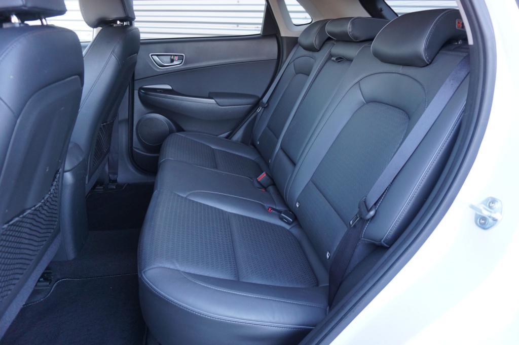 Hyundai Kona ev premium 64 kwh automaat - airco / navi / cruise / leder / s