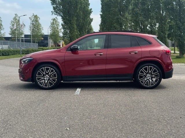 Mercedes-Benz Gla-klasse 180 business solution amg l premium plus l panoram