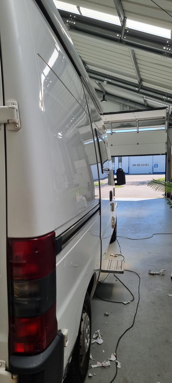 Auto reiniging. Binnen en buiten