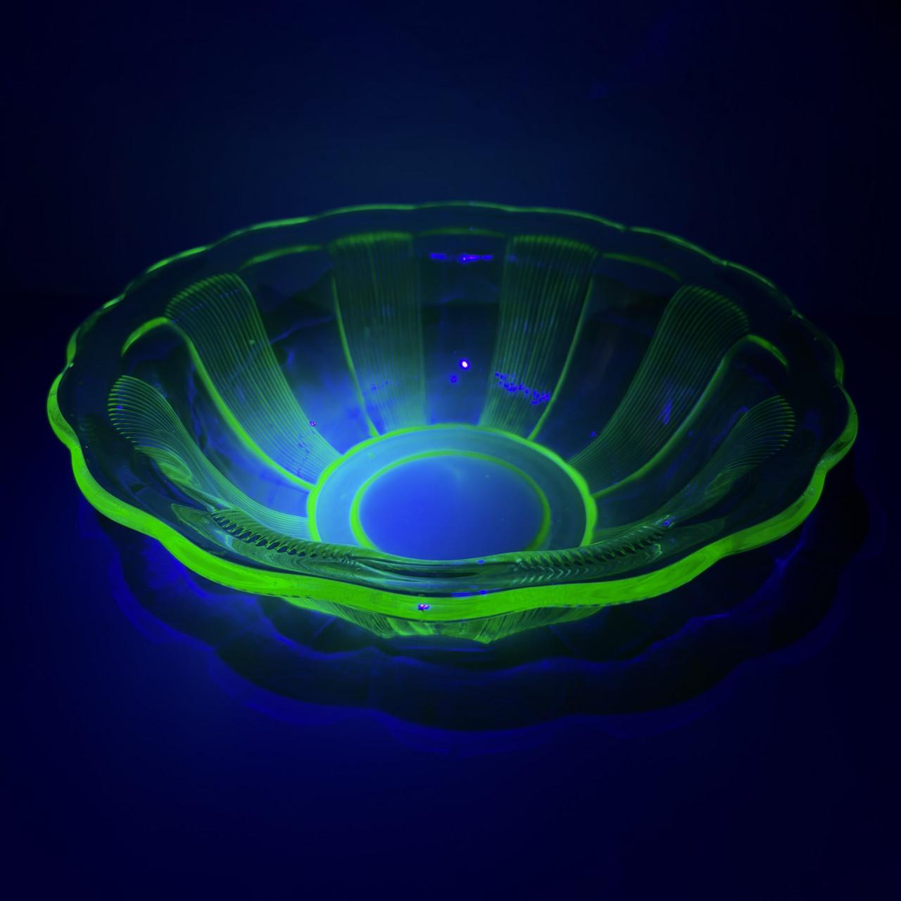 Uranium schaal 25cm uv395