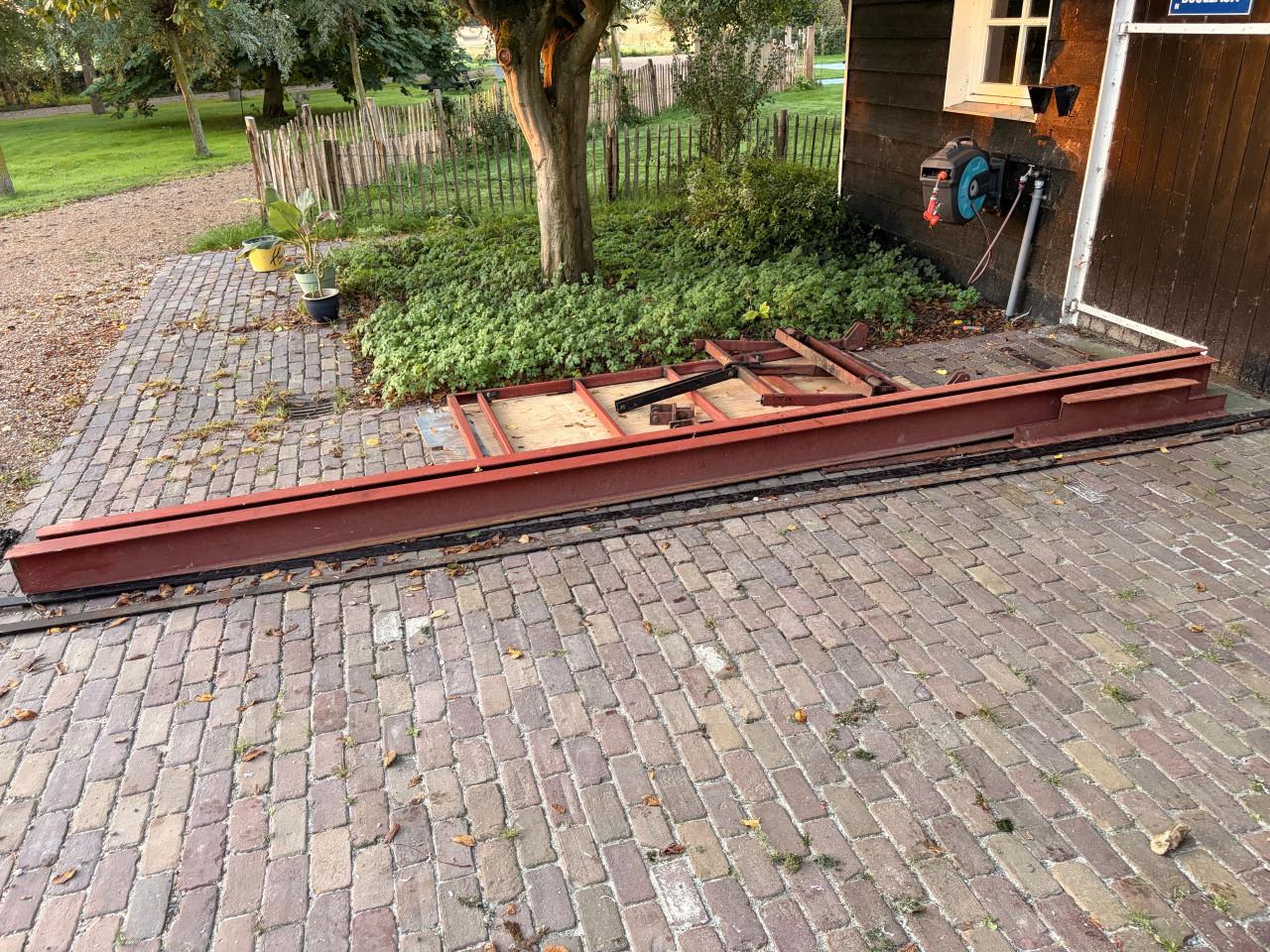 GRATIS staalprofielen 2000mm x 5300 lang plus werklift van staal