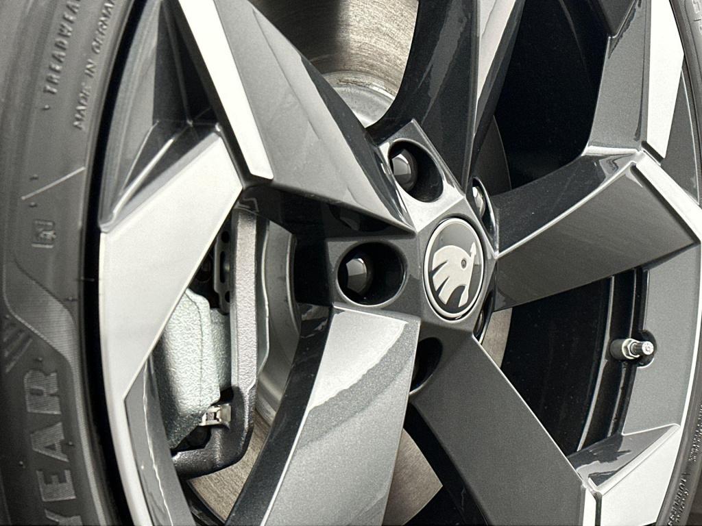 Skoda Superb sportline business 1.5 tsi phev 150 kw / 204 pk co