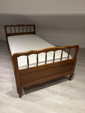 Eiken houten eenpersoonsbed + nieuw matras + nieuwe lattenbodem