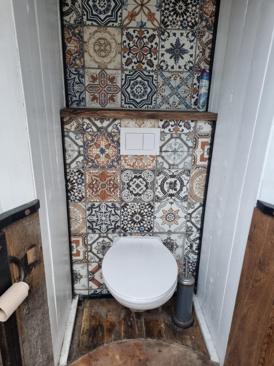 Buiten toilet
