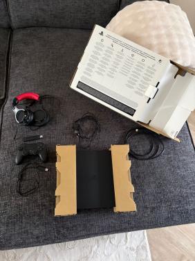 Playstation 4 compleet met headset controller etc
