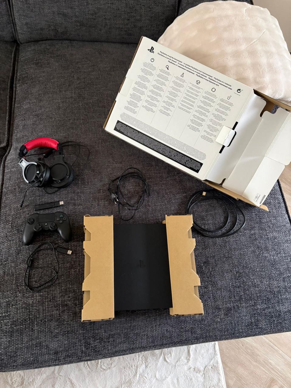 Playstation 4 compleet met headset controller etc