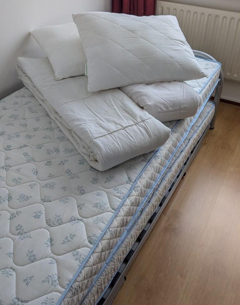 LOGEERBED / ONDERSCHUIFBED 200x90