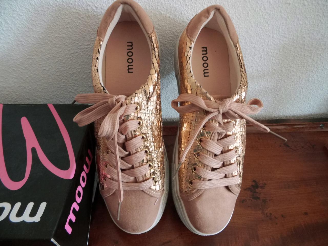 Sneakers van MOOM maat 39.5.