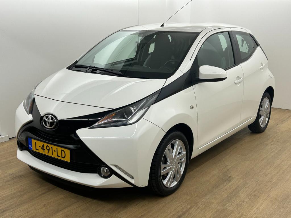 Toyota Aygo occasion 1.0 vvt-i x-play | wit | tweedehands toyota aygo | air